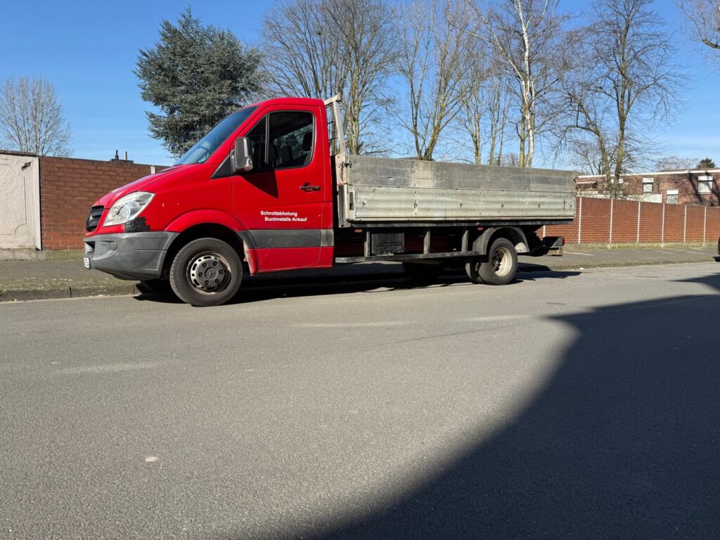 Schrottabholung Gelsenkirchen Schrottabholung Gelsenkirchen bietet Ihnen eine schnelle, zuverlässige und umweltfreundliche Lösung, um Altmetall, Elektroschrott oder Kfz-Teile fachgerecht zu entsorgen. Kontaktieren Sie uns noch heute unter 📞01522-422-4277, und wir kümmern uns um den Rest!